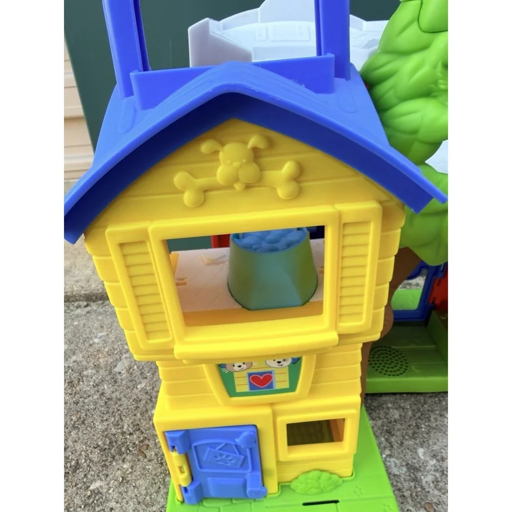 Little People Animal Resuce Adoption Center Vet Hospital Playset by Fisher Price